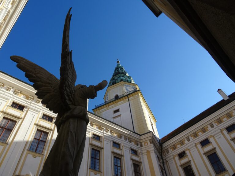 Arcibiskupský zámek Kroměříž, věž z nádvoří