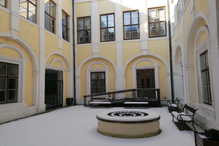 !Zamek Lesna_atrium