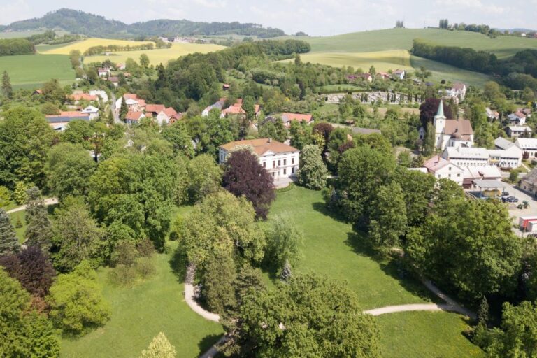 !Zamek-a-park-Lesna-u-Valasskeho-Mezirici_zdroj-Muzeum-regionu-Valassko