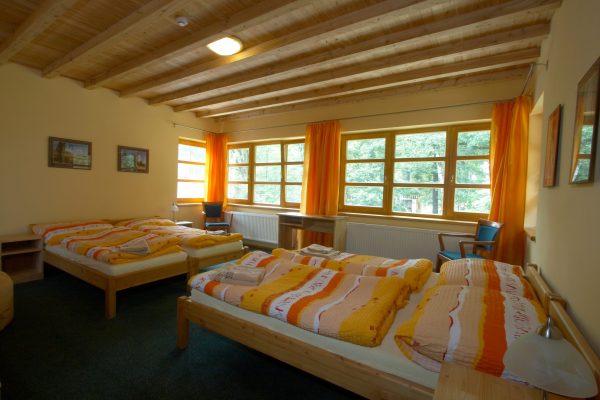 3 Čtyřlůžkový turistický pokoj