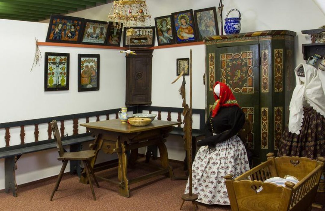 Muzeum luhačovického Zálesí se zaměřuje na dokumentaci lázeňství, historie a každodenního života v Luhačovicích a okolí.