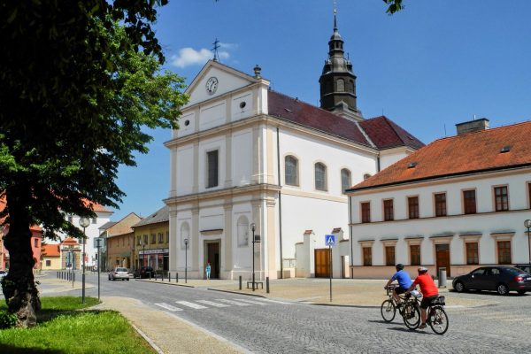 Uherský Ostroh-náměstí a kostel