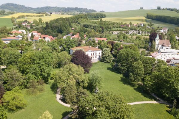 Zamek-a-park-Lesna-u-Valasskeho-Mezirici_zdroj-Muzeum-regionu-Valassko